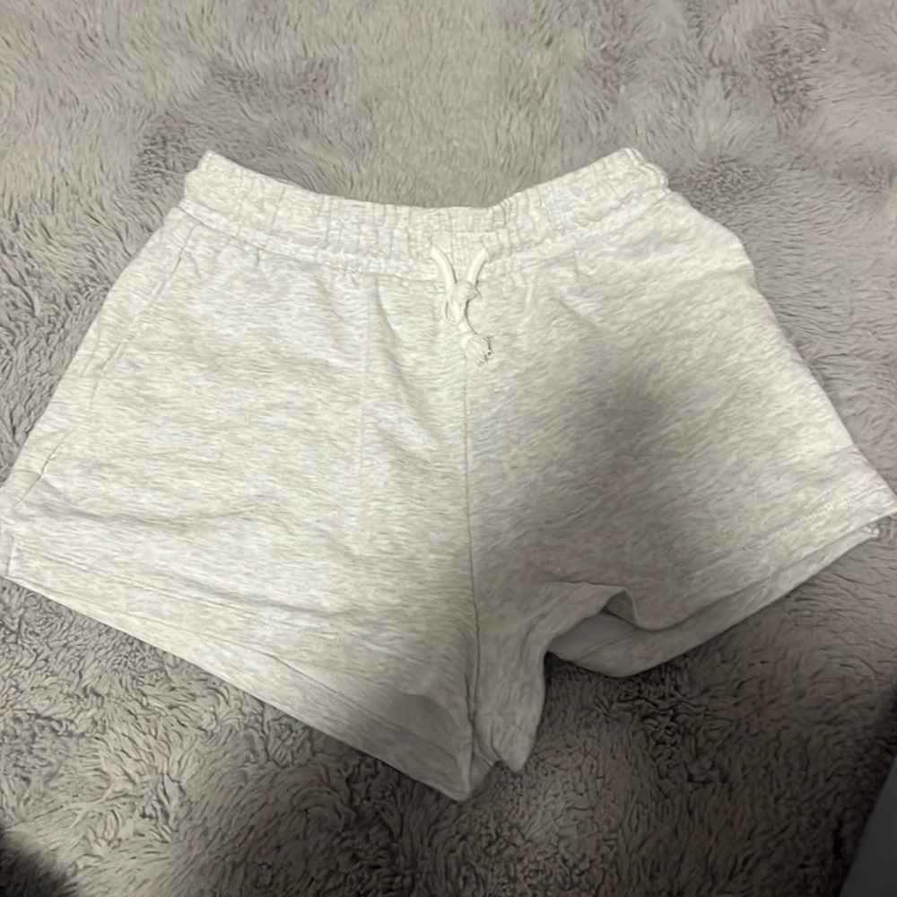 H&M high waisted heather white sweat-shorts